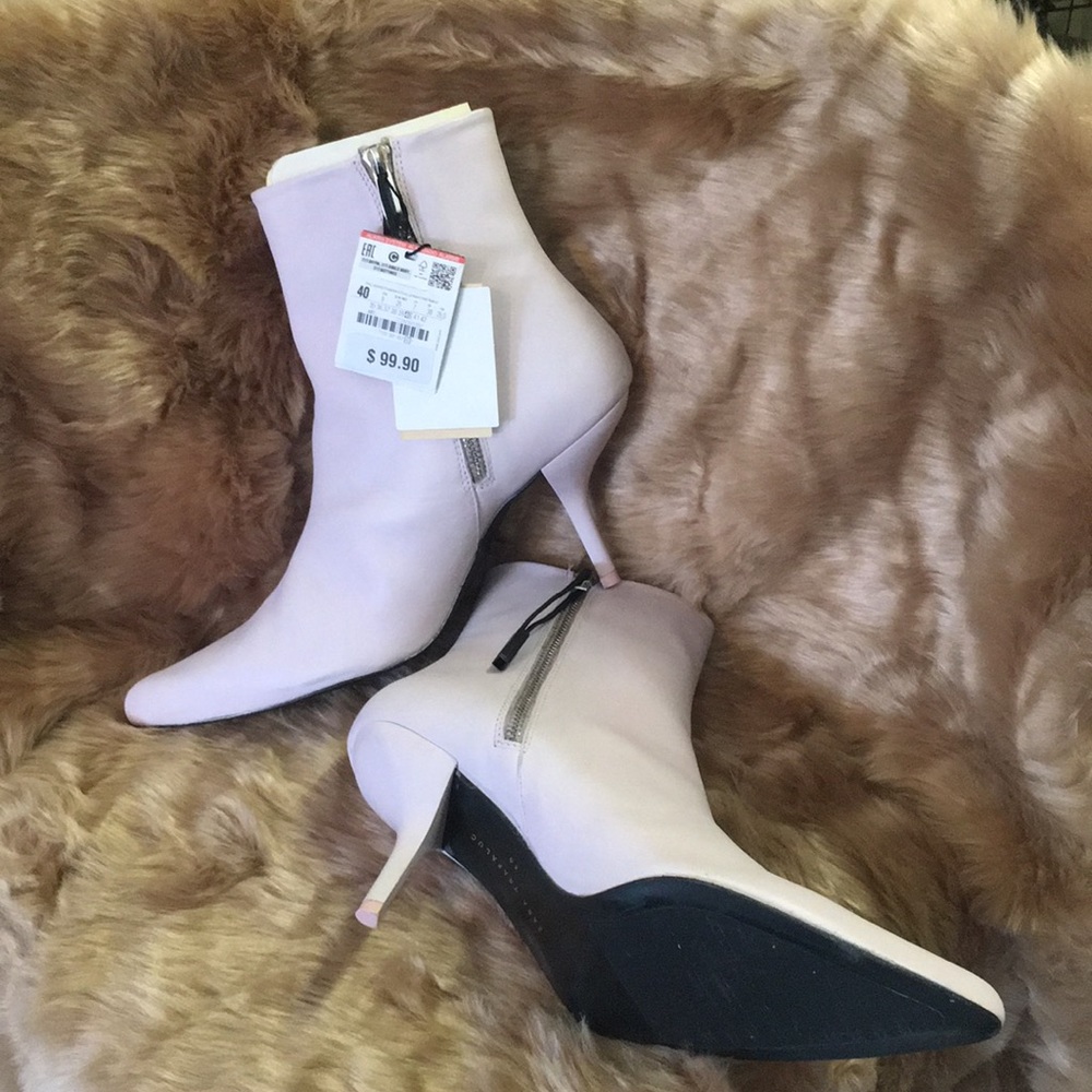 Mid ankle boot.